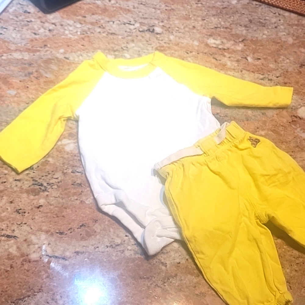 Baby Gap 0-3 mos Lounge set